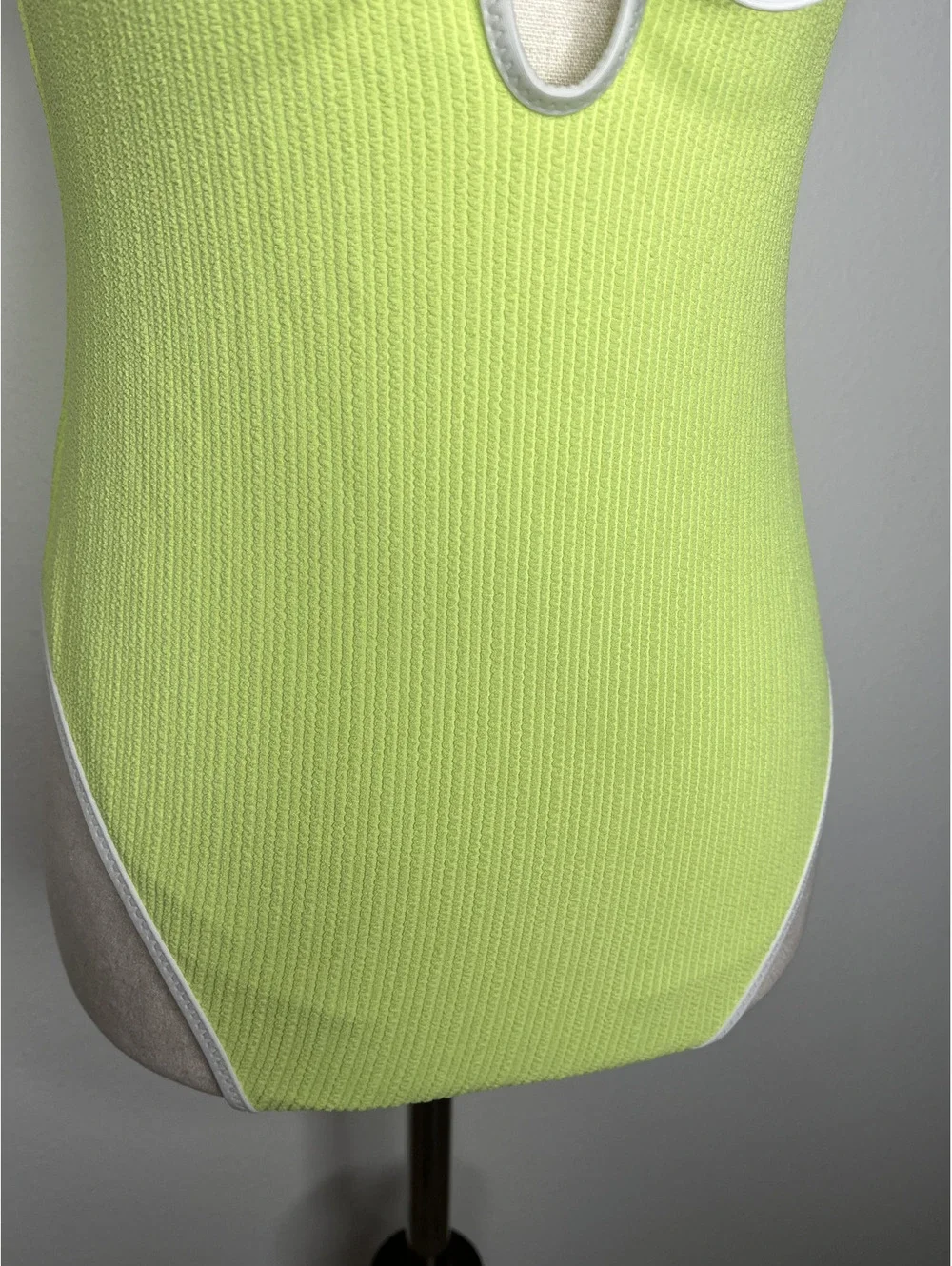 NWT Sanctuary Women's Green/Daquiri One-Piece Swimsuit Size Medium - Picture 3 of 10
